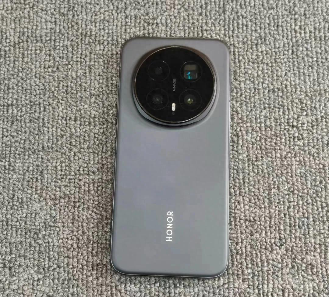 告别一天两充！荣耀Magic8 Pro，商务出行首选全能旗舰