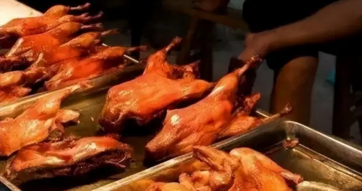 破案了！路边18元一只的烤鸭，用的其实不是你以为的那种鸭子！
