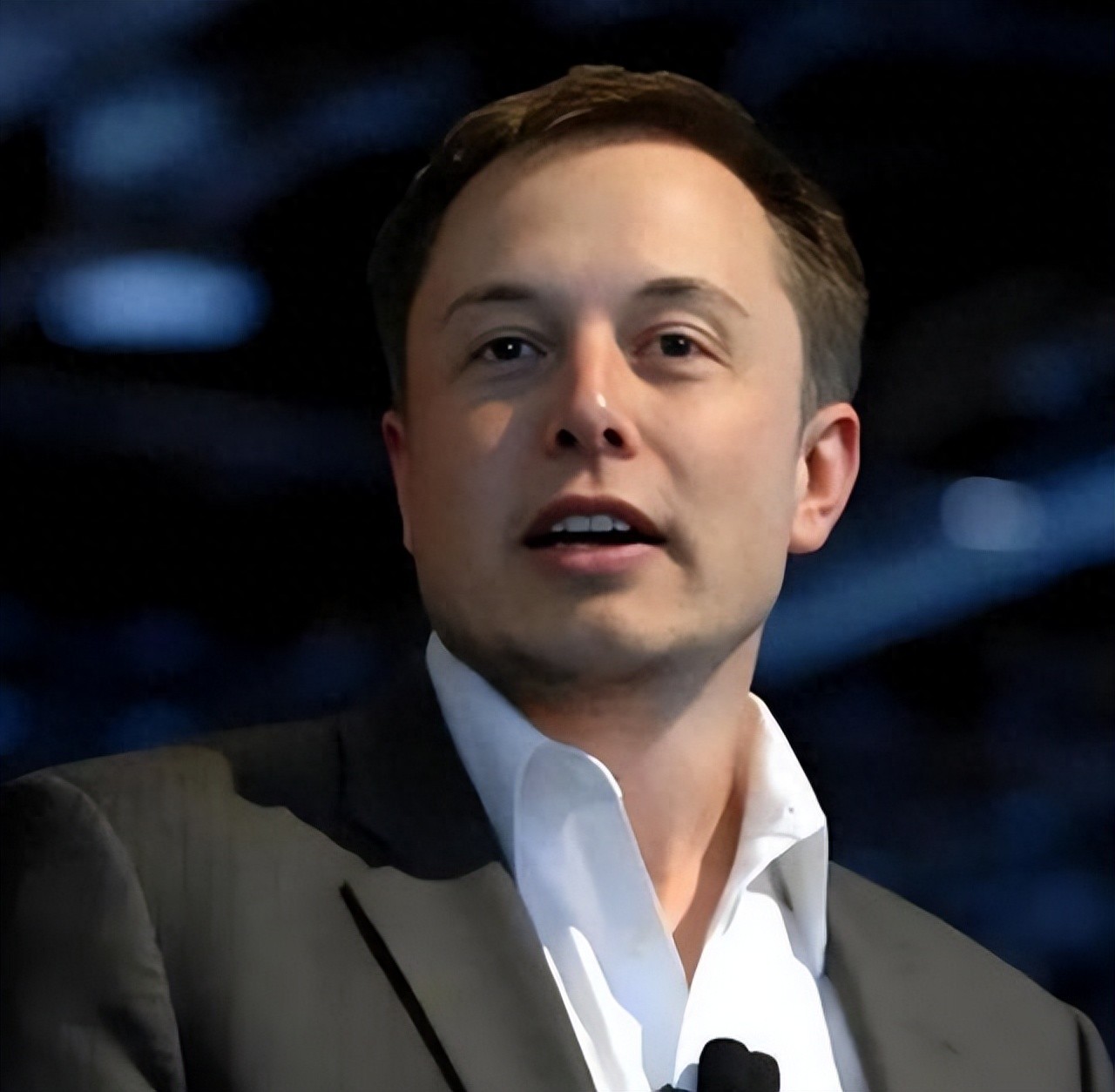 马斯克一语成真，全球争抢的不是芯片，而是中国20万一台的变压器