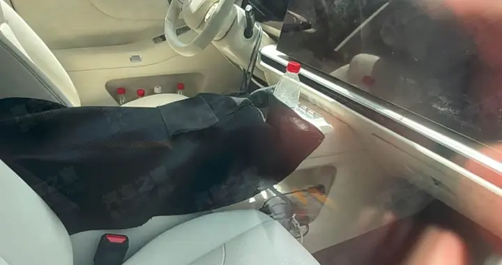 魏牌全新旗舰SUV内饰曝光 配双联屏及插电混动系统