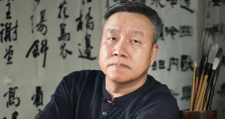 入二十余次国展，他的大字隶书可称“风向标”！