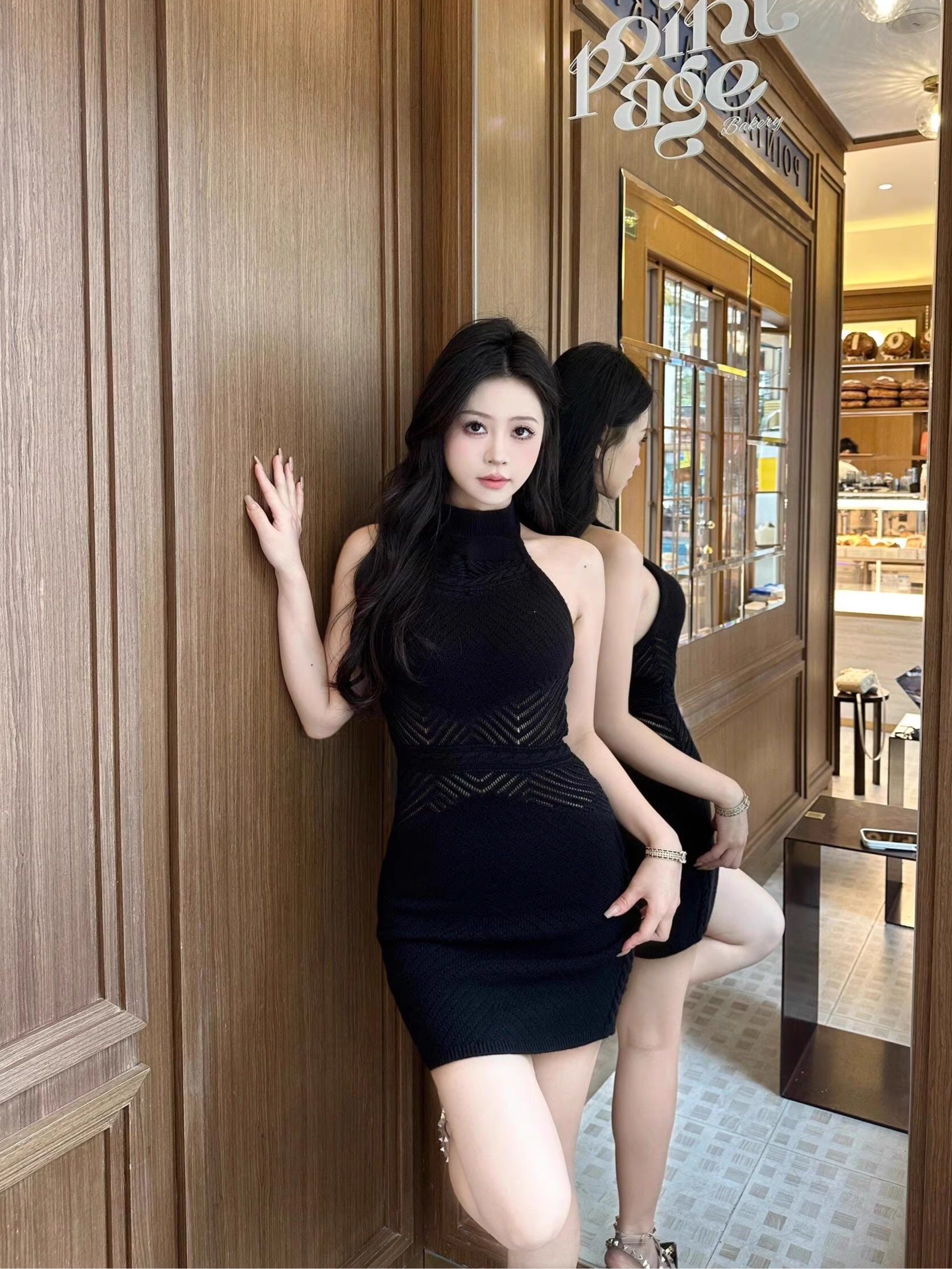 赫本风辣妹性感黑色包臀挂脖连衣裙