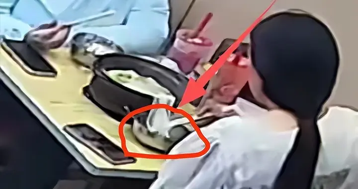 2女子点1碗米线嫌少差评：老板已原谅，对方不领情，聊天记录曝光