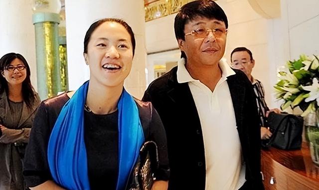 乒乓女皇王楠嫁年长8岁富豪郭斌，退役后补办游艇婚礼，生活幸福
