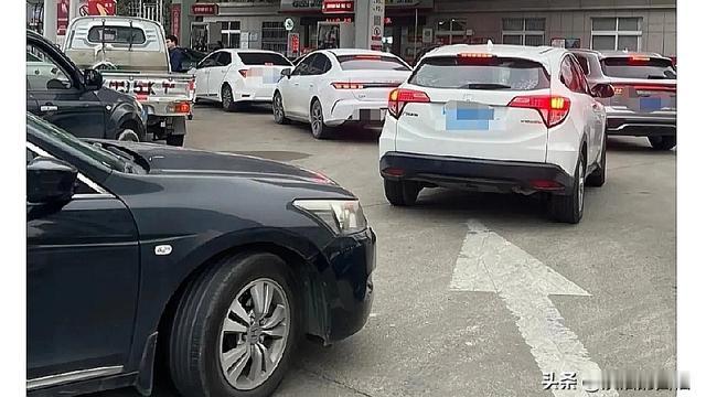 淡泊的西柚：昨天把油加满的人， 今天怕是