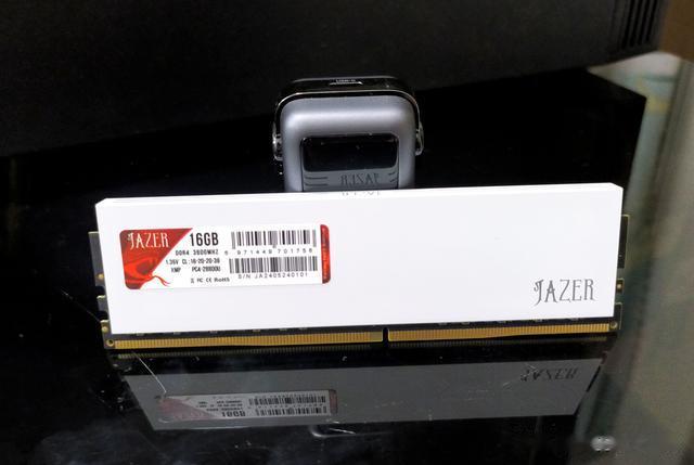 内存超频如此轻松！入手棘蛇DDR4 3600 32G小白龙套条