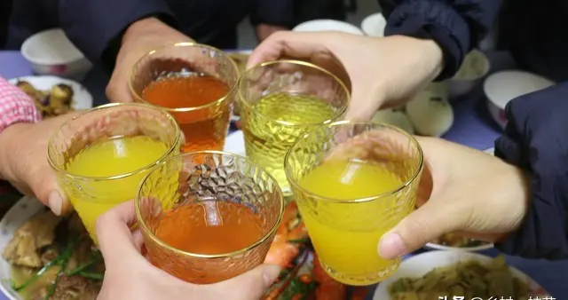 11人聚餐1人酒后死亡，家属向聚餐者提出80万元赔偿！