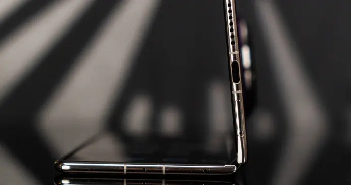 谁懂啊！折叠屏居然能做到“轻薄不割手”华为Mate X7幻影紫太绝了