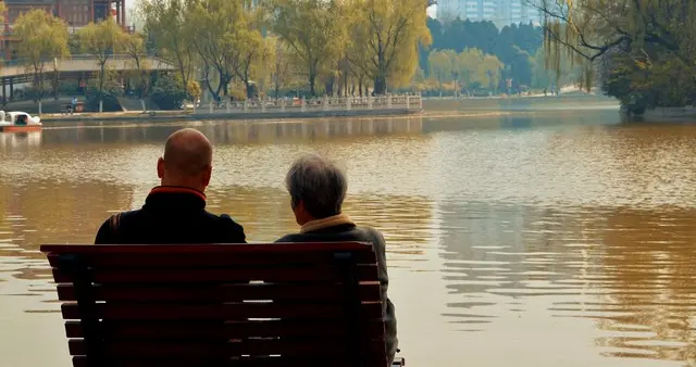 父母老去的背影，是我余生最大的亏欠