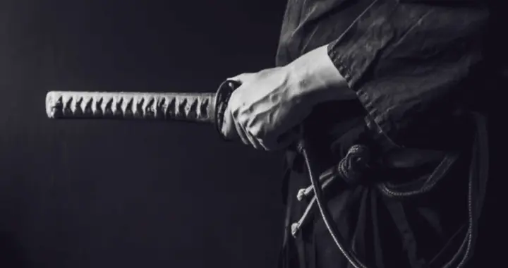 刀锋上的静默——交易者的三重修行