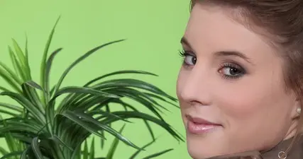 韭菜三年不挪窝，根往上跑，越割越瘦小