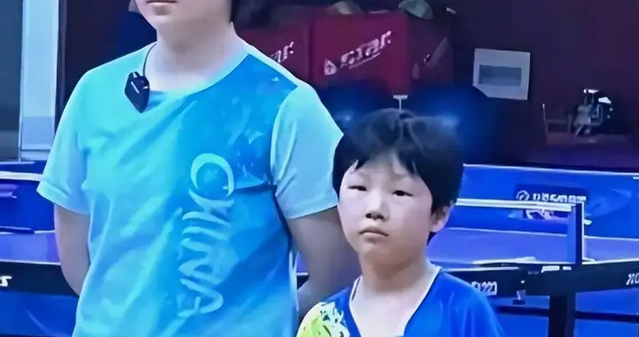 世界冠军蒯曼也没想到,8岁的妹妹蒯捷,竟再凭一个举动给她长脸