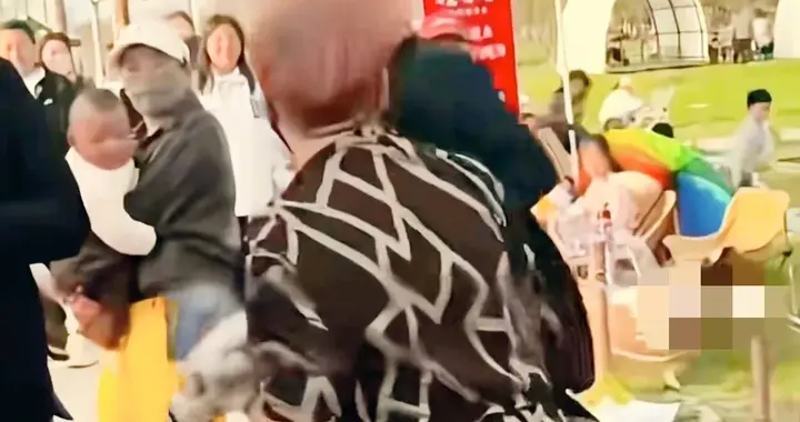 男子趁妻子上厕所上台相亲后续：男子确实单身，家里已闹翻天