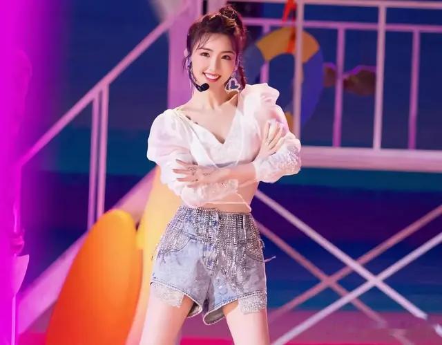 毛晓彤舞蹈写真美照