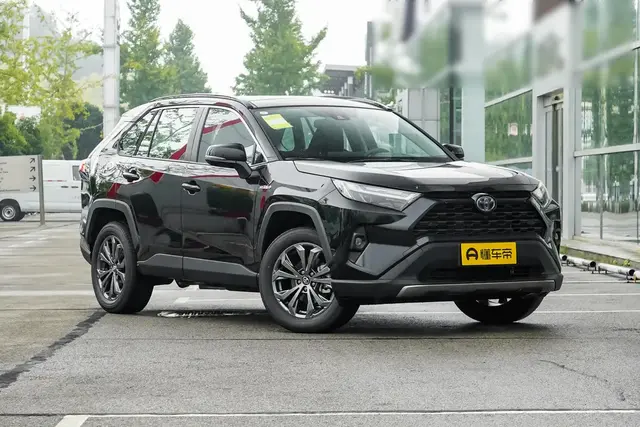 限时优惠3.9万元，RAV4荣放空间大，安全配置丰富，适合家用