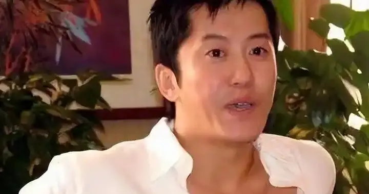 前男友打过毛宁，美国人披露她隐私，如今三次患癌，舌头只剩一半