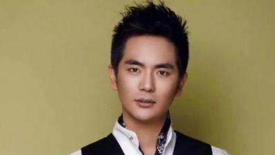 初一TAlk：2012年，演员张晓龙曾回