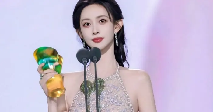 孟子义：腾讯视频星光大赏一摔五奖，会不会有女星跟着学啊！