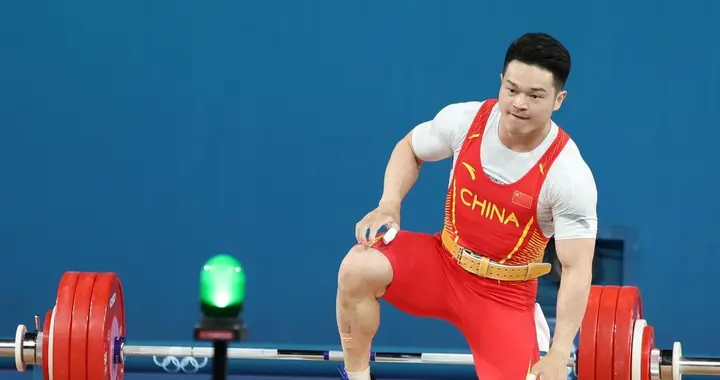 石智勇：当英雄无法举重，舆论是如何从造神瞬间变成弑神的？