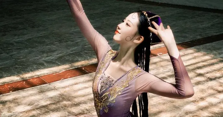 王国维:众里嫣然通一顾，人间颜色如尘土。