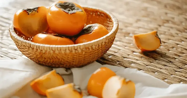 柿子大量上市！医生直言：患这3种疾病谨慎食用的人，千万别乱吃