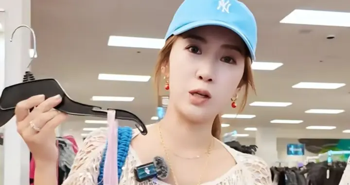 李念带妈妈逛夏威夷服装超市，审美被吐槽，连女儿也嫌她衣服丑