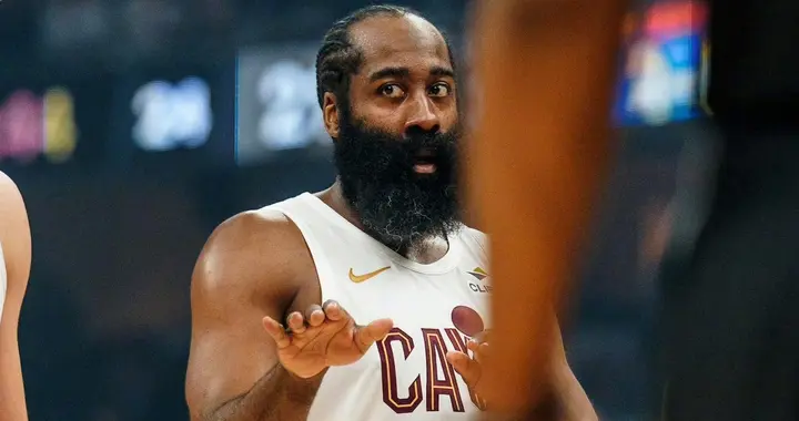 随着骑士获首胜，76人强势登顶，热火全败垫底，NBA东部排名更新