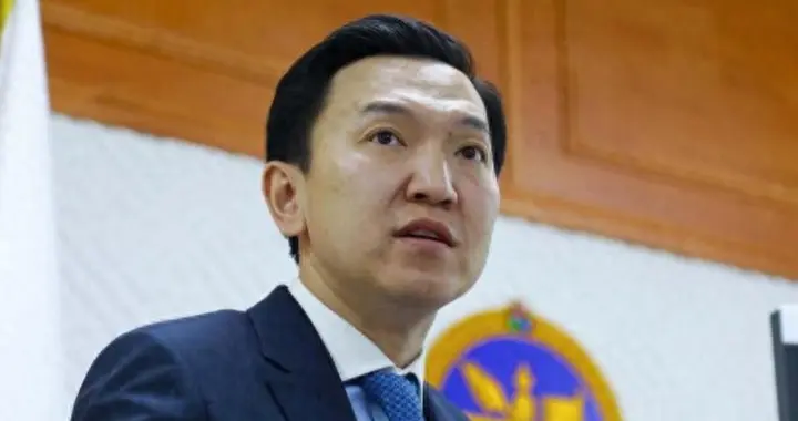 被美毒打后，一架专机降落北京，蒙古亲华派布局，乌其尔勒上位