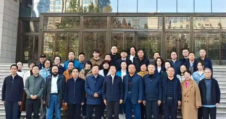 长篇小说《沙城情》暨电视剧本《沙城情缘》研讨会在西安举行