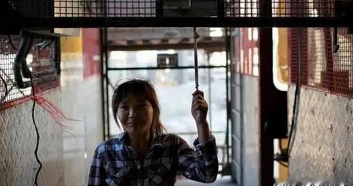 千人践踏的母亲，养出了最体面的北大儿子