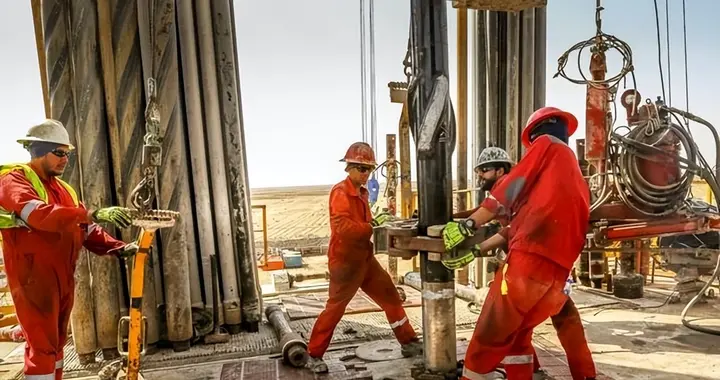 中国在伊拉克的巨型油田：享有3亿吨开采权益，价值1650亿美元​