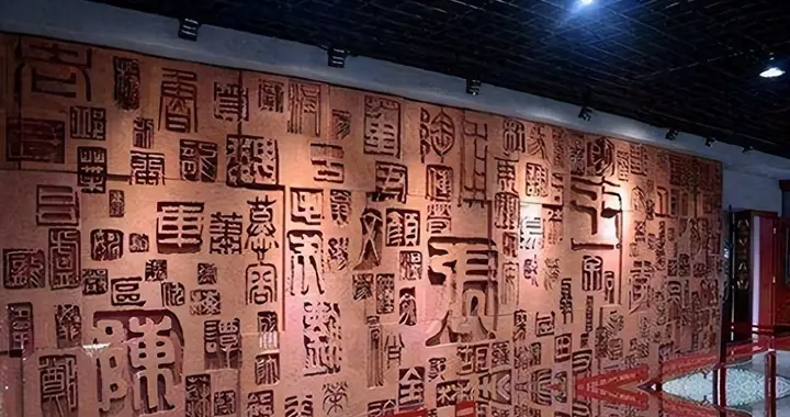 中国有个姓氏，非常罕见，全国只有17人，全都生活在一个小县城？