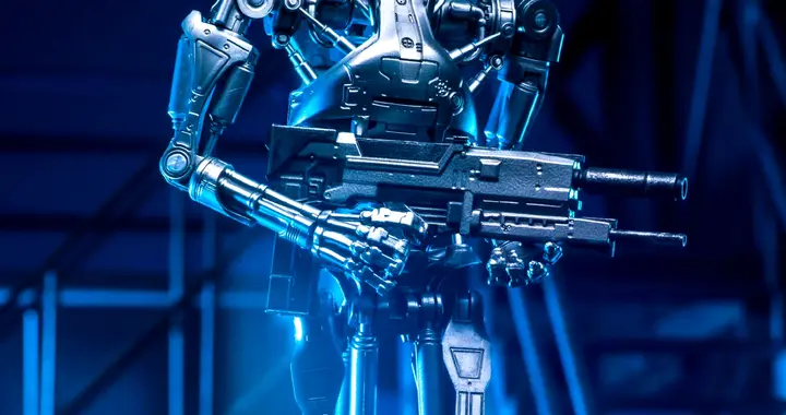 “终结者”现身俄乌战场，中国双线突破，已研发全包覆式动力装甲