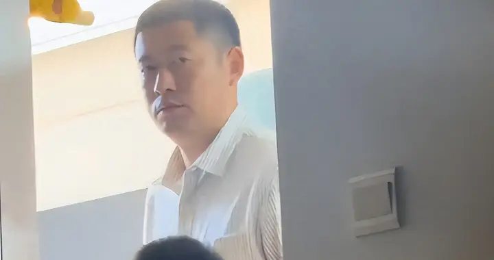 催生病妻子做饭后续：孩子推搡护母，亲戚劝删视频，宝妈不再隐忍
