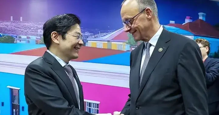 情况突然不对劲！德国总统落地后，默茨开始两头下注