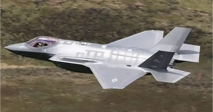 美军四架F-35A飞抵日本，勾连挑衅意图暴露，作战风向直指台海