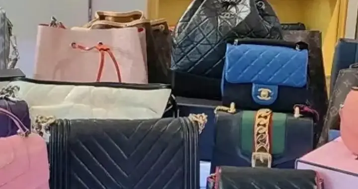 长沙15岁女孩偷偷把家里五件奢侈品卖了，只为想买一部新手机。