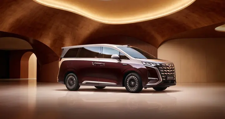 搭载第二代刀片电池及闪充技术，第二代腾势D9重塑MPV出行新标准