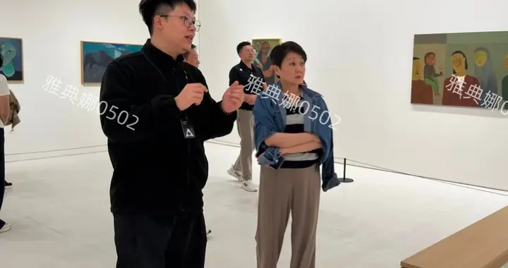 广州阿那亚偶遇赌王四太梁安琪，逛街时候不忘给儿媳奚梦瑶买香水