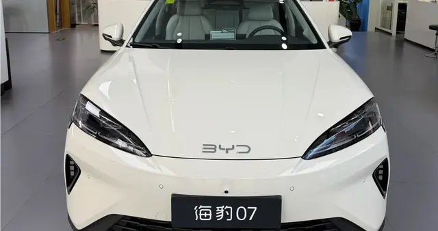 海豹07EV：705km续航+9分钟闪充+11气囊，一台务实的纯电轿车