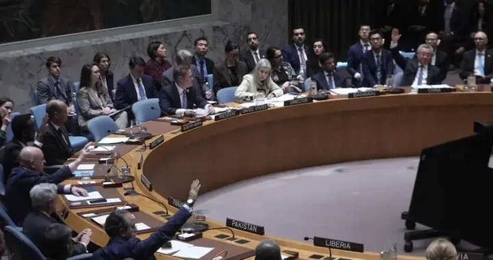 法国表态：美国曾是人权的灯塔，但现在不是，世界不再听从其意见