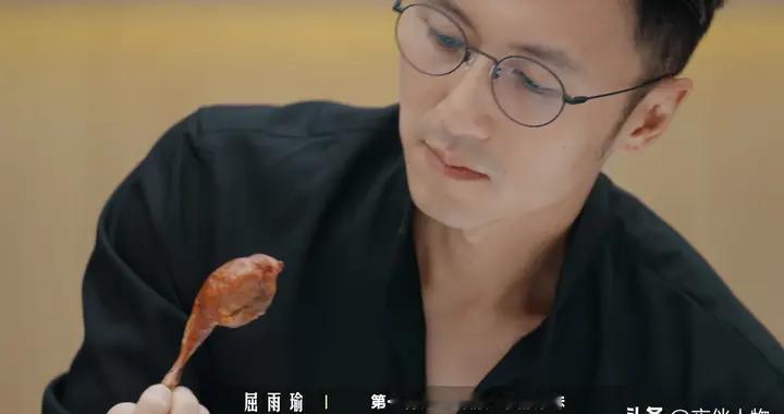谢霆锋做回“厨子”！与李诞比吃鹌鹑腿，活成了谢贤最欣慰的模样