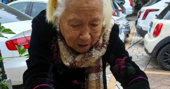 有没有发现，节俭了一辈子的父母，突然开始舍得为自己花钱了