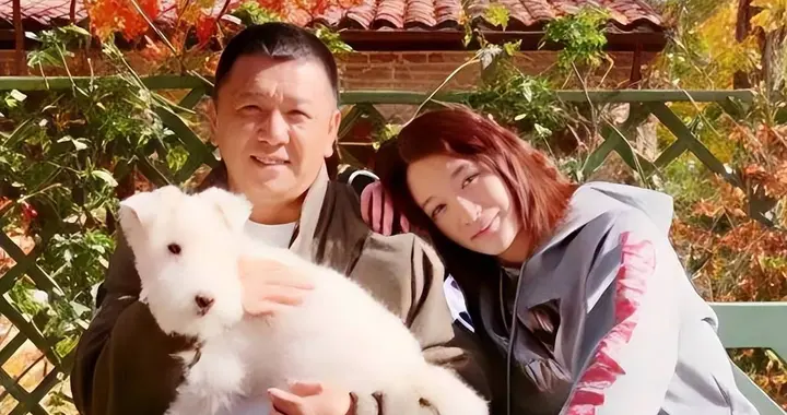 李小冉宣布离婚，5亿宠婚骗局曝光，11年丁克崩盘，郭京飞没说错