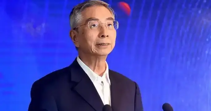 谁也没料到这一天来得这么快，倪光南断言：芯片双寡头格局终结！