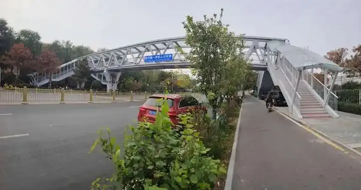 告别横穿马路抢时间！三处天桥安排落地！兰州市给行人搭安全通道