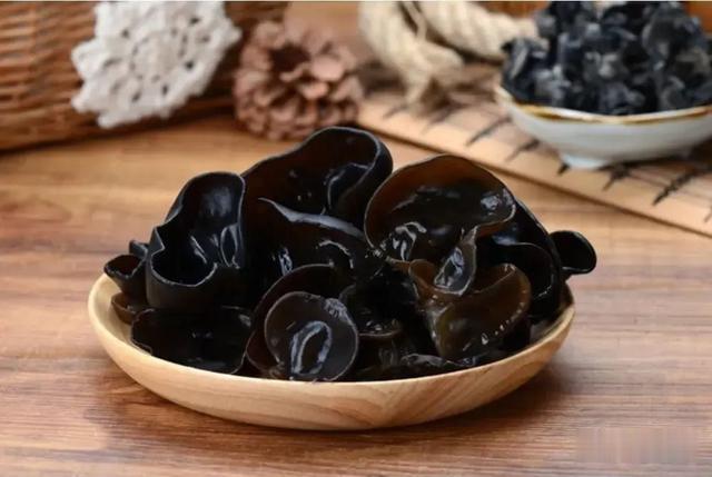 木耳的“对头”，两者不能同食，吃了就是没病找病？