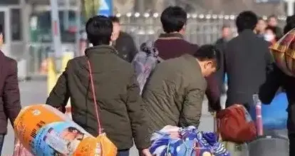 数据揭开人口流动真相，大量县城留不住人，普通人如何规划定居