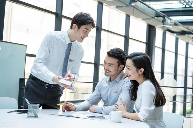 关系再好，也不要和这3类同事深交