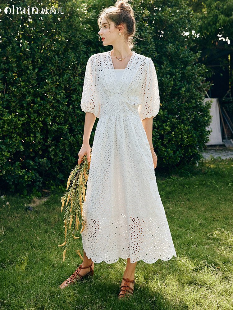 灵动清新！法式收腰刺绣连衣裙